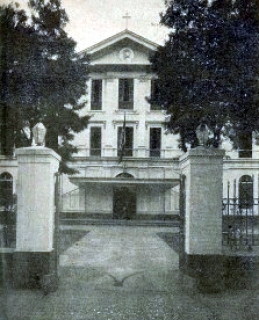 1932 The entrance to the Ateneo campus along Padre Faura street, Manila