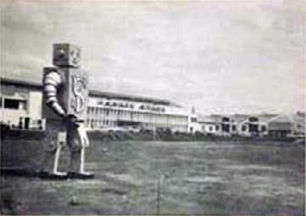 1950s Ysmael Steel Robot along E. Rodriguez Boulevard